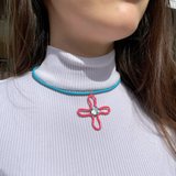 POP CHOKER WITH LUCKY FLOWER PENDANT IN HOT PINK