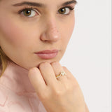 DIAMOND RING WITH OVAL-SHAPED DIAMOND