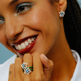 FLOWER STUD EARRINGS IN WHITE